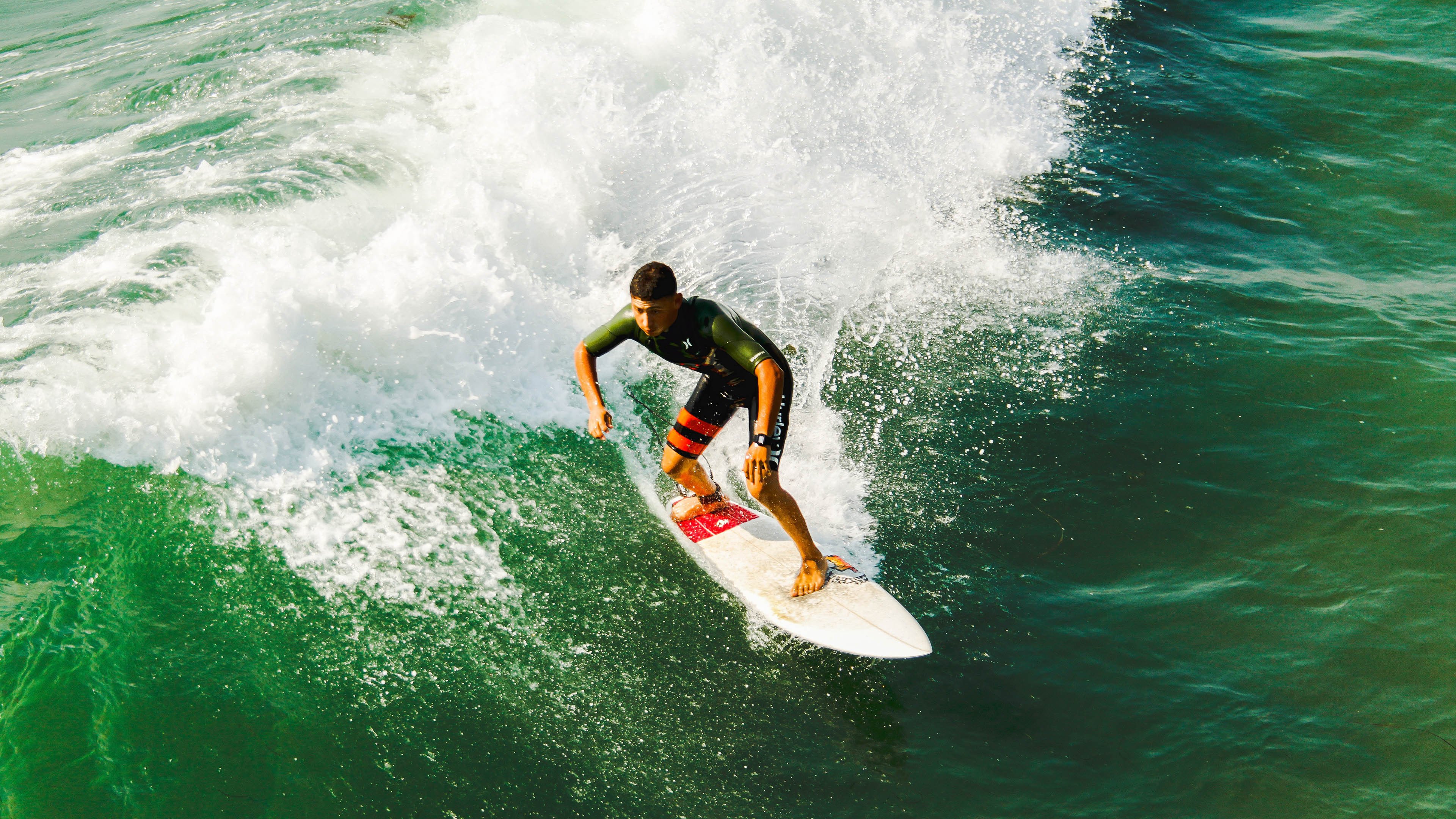 开yun官网-极端环境中的生死考验：高温、冰原、沙尘都挡不住车手激情，在极端环境下生存的人